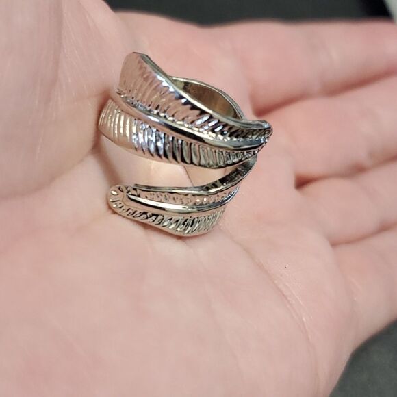 **Sale** Silver tone leaf ring size 7.5 - Picture 8 of 8